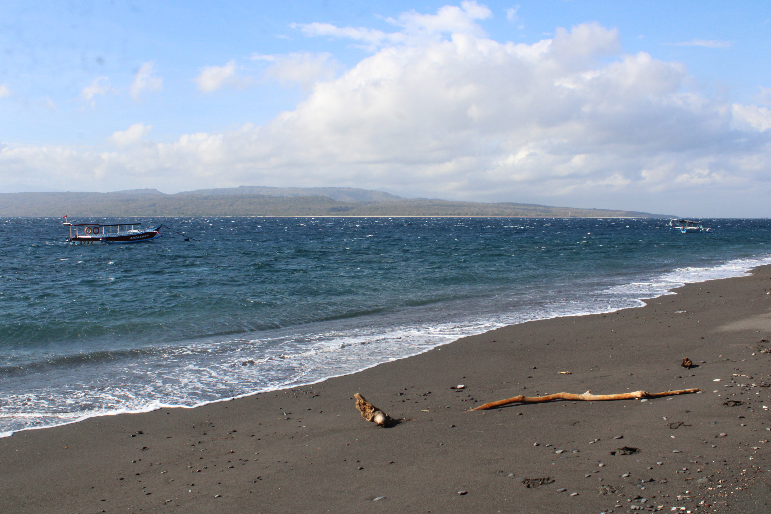 Pantai Tanjungan — panorama pesisir Banyuwangi